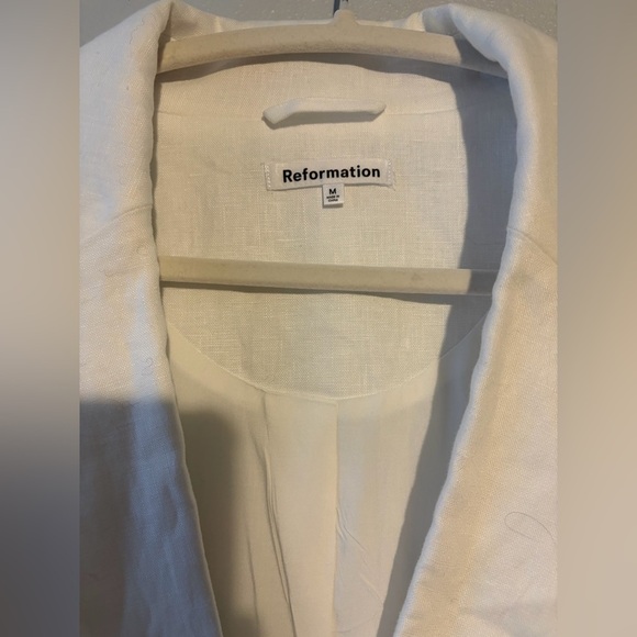 REFORMATION
The Classic Relaxed Linen Blazer - White - Picture 4 of 5